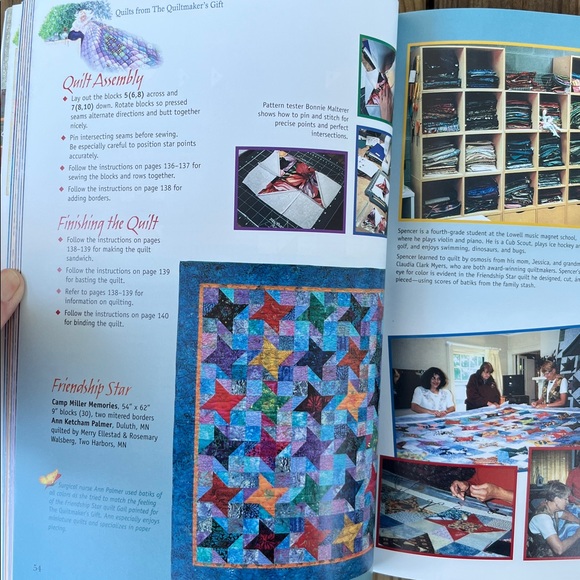 3 Book Bundle: •QUILTS from…•THE QUILT MAKERS GIFT • THE QUILT MAKERS JOURNEY - Picture 10 of 14